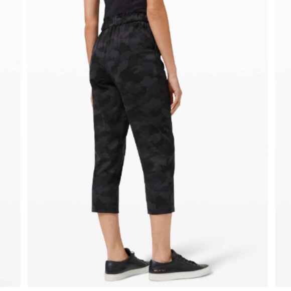 Lululemon Stretch High Rise Crop 23" Sz 8 Heritage 365 Camo Deep Coal Multi - Picture 1 of 12